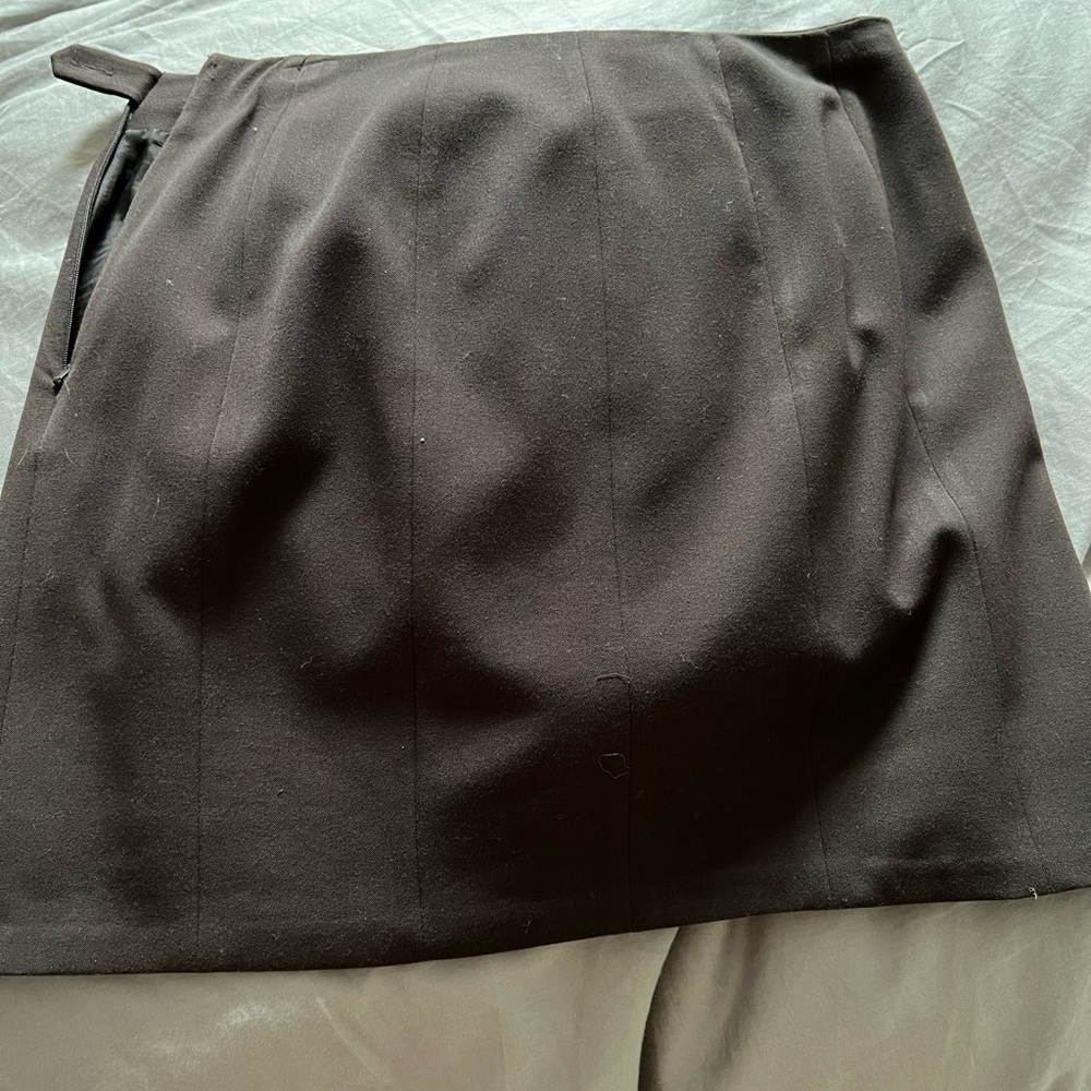 Beautiful brown wool Tahari mini skirt